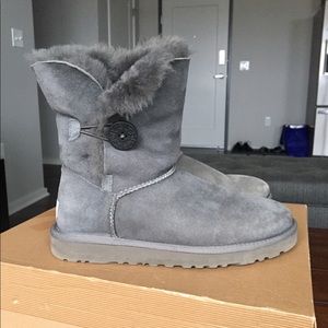 UGG Bailey Button Boots, Grey, US 7 (EU 38)